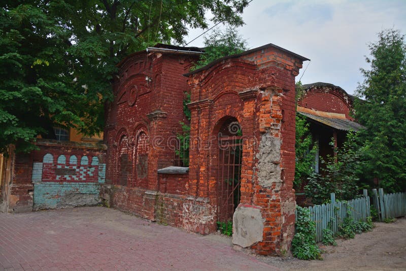 https://mdw-travel-data-us-east-1.s3.amazonaws.com/img/country/Russia/Baumana-Street/img_01.jpg