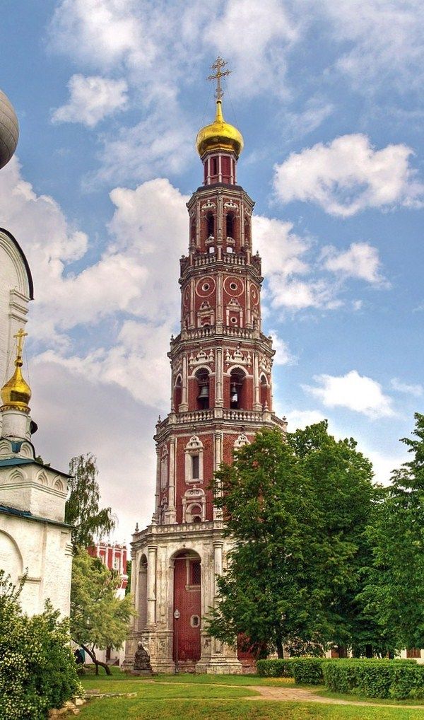 https://mdw-travel-data-us-east-1.s3.amazonaws.com/img/country/Russia/Bell-Tower-in-the-Convent-of-the-Intercession/img_00.jpg