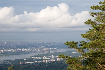 https://mdw-travel-data-us-east-1.s3.amazonaws.com/img/country/Russia/Bobrovy-Log-Park/img_03.jpg