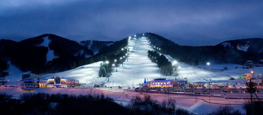 https://mdw-travel-data-us-east-1.s3.amazonaws.com/img/country/Russia/Bobrovy-Log-Ski-Resort/img_02.jpg