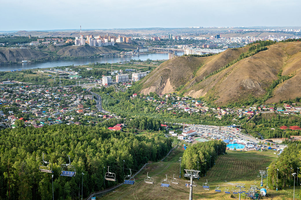 https://mdw-travel-data-us-east-1.s3.amazonaws.com/img/country/Russia/Bobrovy-Log-Ski-Resort/img_03.jpg