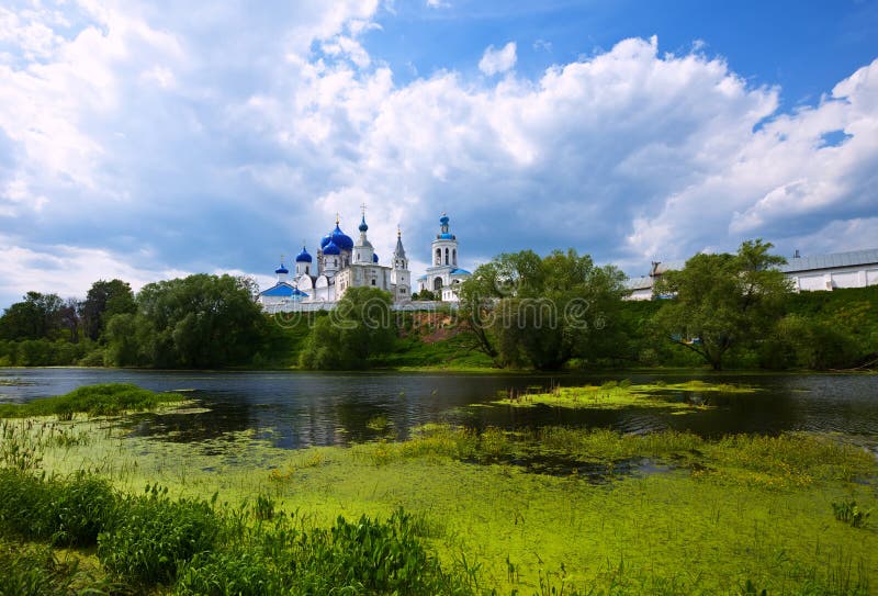 https://mdw-travel-data-us-east-1.s3.amazonaws.com/img/country/Russia/Bogolyubovo-Monastery/img_02.jpg