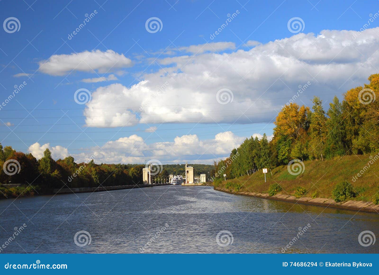 https://mdw-travel-data-us-east-1.s3.amazonaws.com/img/country/Russia/Canal-named-after-Moscow/img_01.jpg