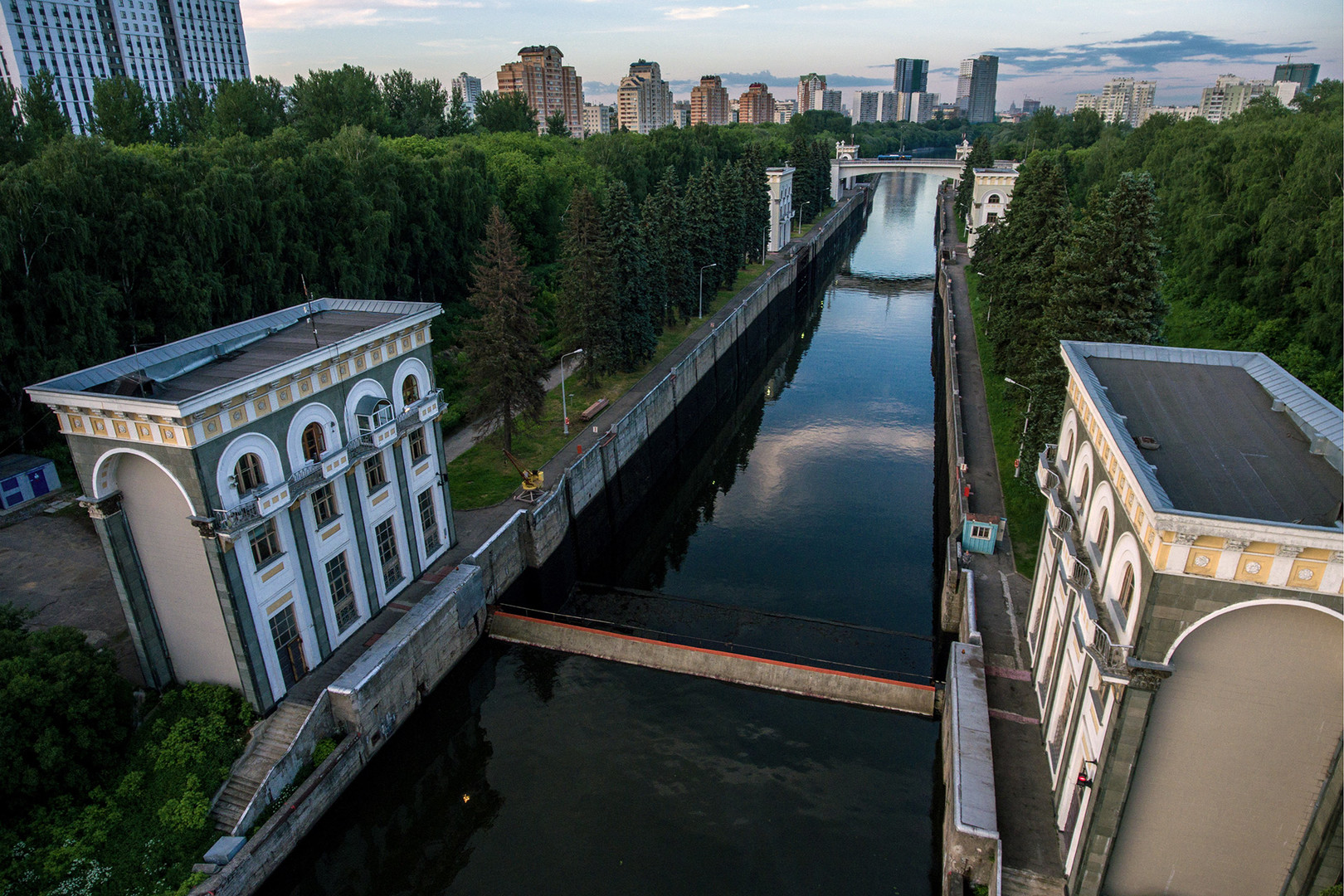https://mdw-travel-data-us-east-1.s3.amazonaws.com/img/country/Russia/Canal-named-after-Moscow/img_02.jpg