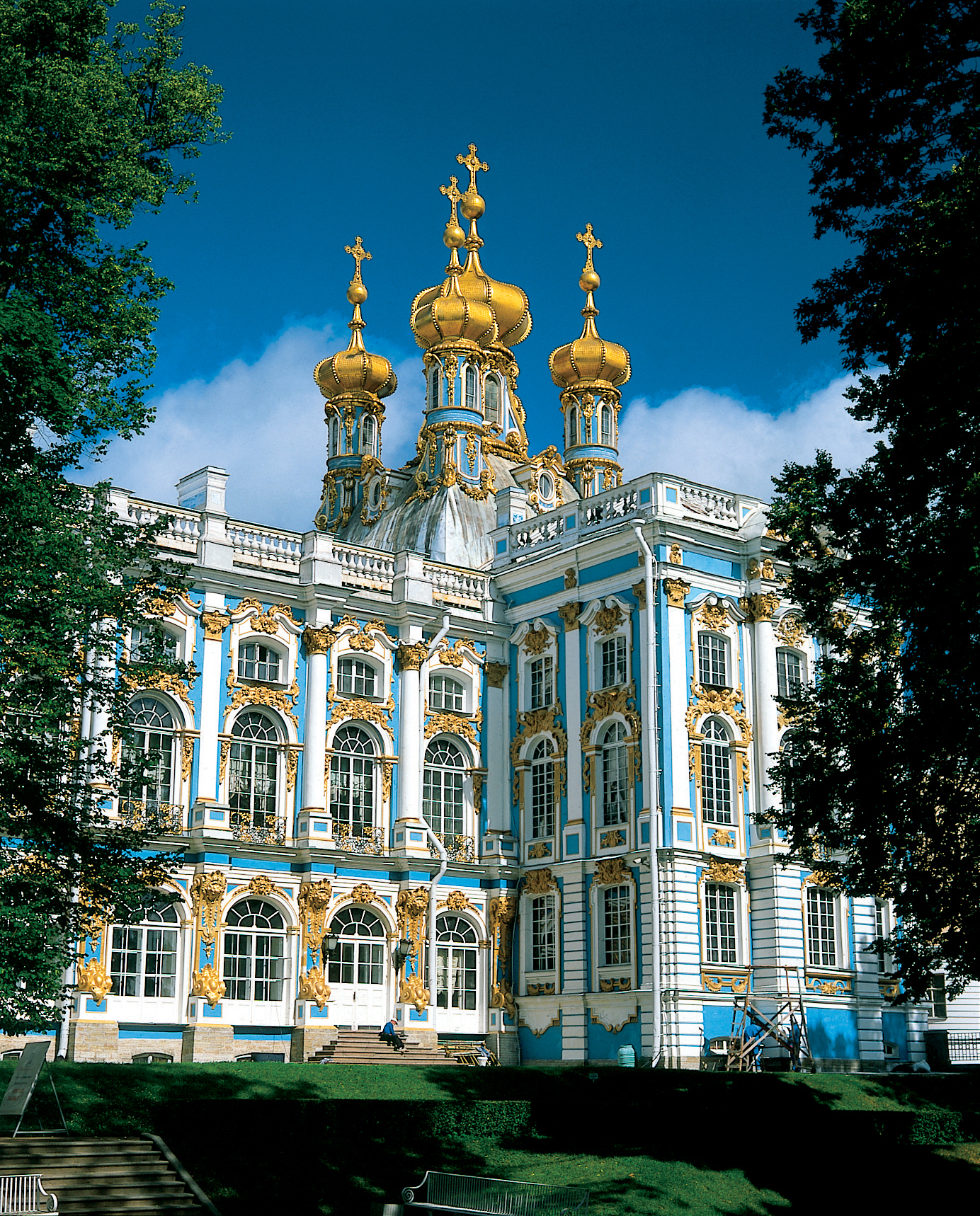 https://mdw-travel-data-us-east-1.s3.amazonaws.com/img/country/Russia/Catherine-Palace/img_01.jpg