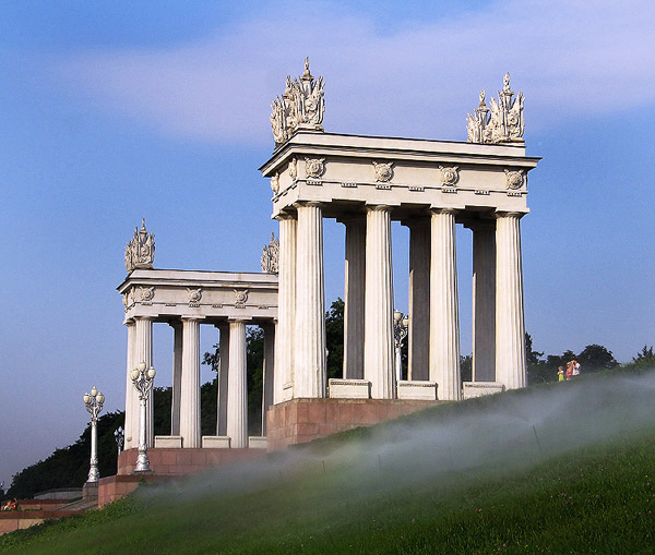 https://mdw-travel-data-us-east-1.s3.amazonaws.com/img/country/Russia/Central-Embankment-of-Volgograd/img_00.jpg