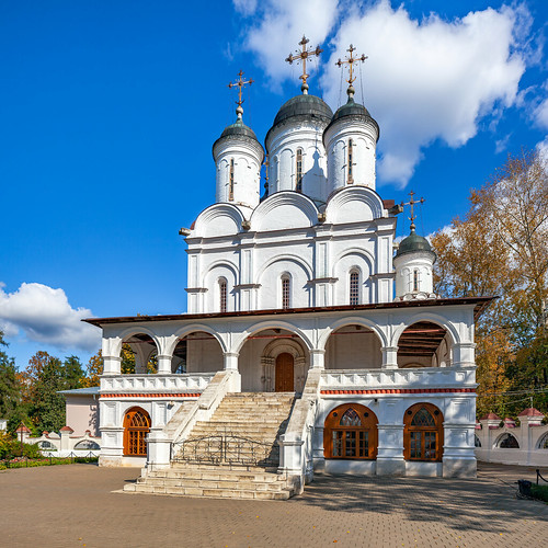 https://mdw-travel-data-us-east-1.s3.amazonaws.com/img/country/Russia/Church-of-the-Savior-Transfiguration-in-the-village-of-Palguyt/img_01.jpg