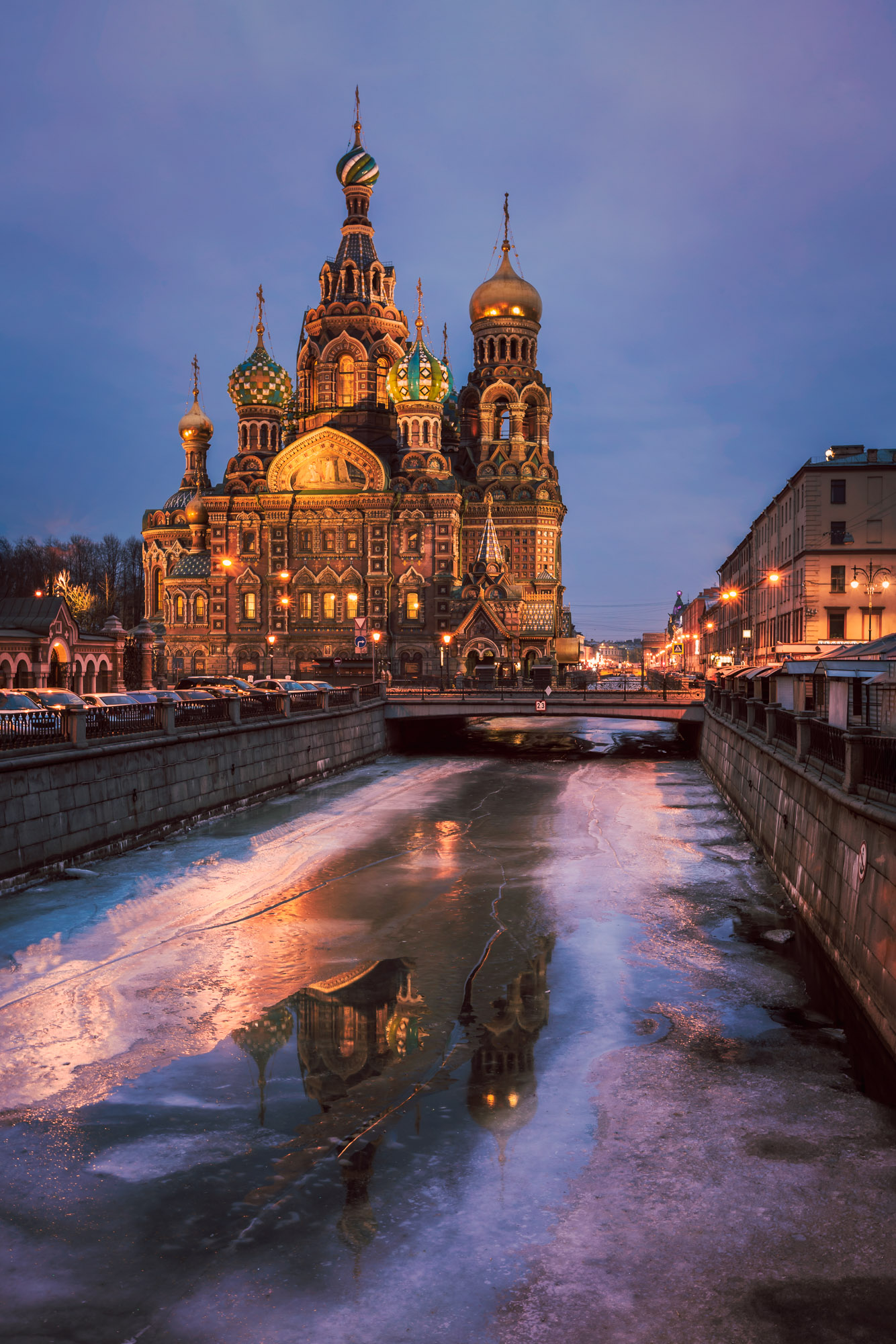 https://mdw-travel-data-us-east-1.s3.amazonaws.com/img/country/Russia/Church-of-the-Savior-on-Blood/img_03.jpg