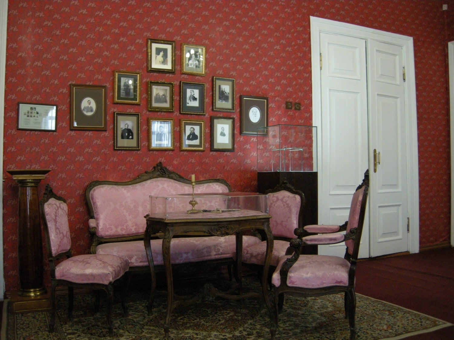 https://mdw-travel-data-us-east-1.s3.amazonaws.com/img/country/Russia/Decembrists-Museum--House-of-Trubetskoys-/img_02.jpg