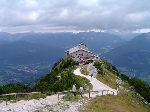 https://mdw-travel-data-us-east-1.s3.amazonaws.com/img/country/Russia/Eagles-Nest-Mountain/img_02.jpg