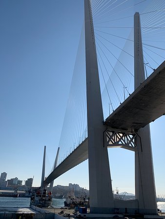 https://mdw-travel-data-us-east-1.s3.amazonaws.com/img/country/Russia/Golden-Bridge/img_02.jpg