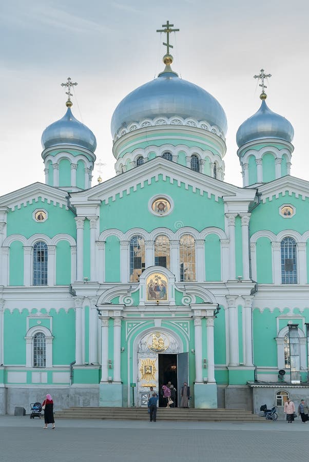 https://mdw-travel-data-us-east-1.s3.amazonaws.com/img/country/Russia/Holy-Trinity-Cathedral/img_01.jpg