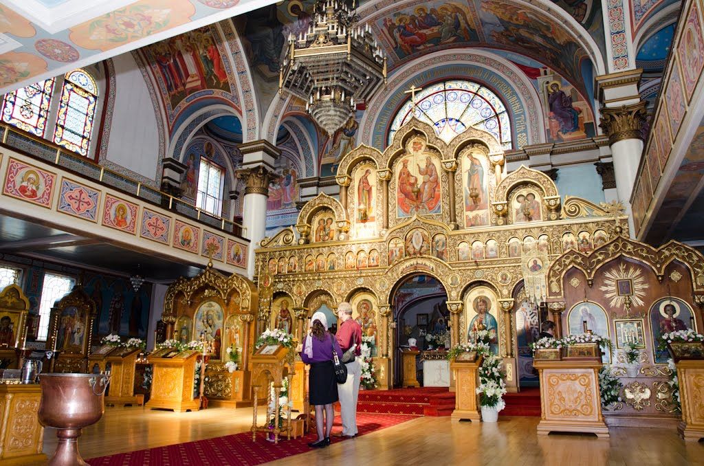 https://mdw-travel-data-us-east-1.s3.amazonaws.com/img/country/Russia/Holy-Trinity-Cathedral/img_02.jpg