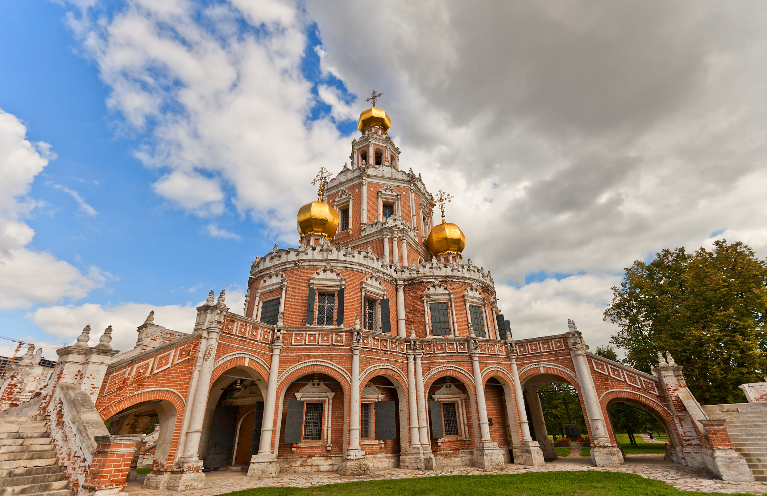 https://mdw-travel-data-us-east-1.s3.amazonaws.com/img/country/Russia/Intercession-Church/img_00.jpg