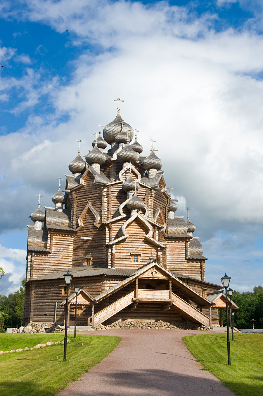 https://mdw-travel-data-us-east-1.s3.amazonaws.com/img/country/Russia/Intercession-Church/img_02.jpg