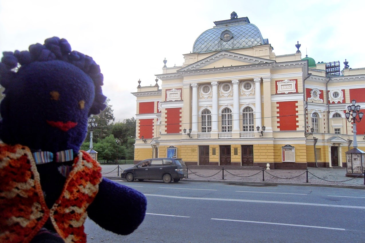 https://mdw-travel-data-us-east-1.s3.amazonaws.com/img/country/Russia/Irkutsk-Puppet-Theater/img_03.jpg
