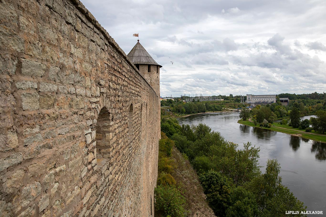 https://mdw-travel-data-us-east-1.s3.amazonaws.com/img/country/Russia/Ivangorod-Fortress/img_03.jpg