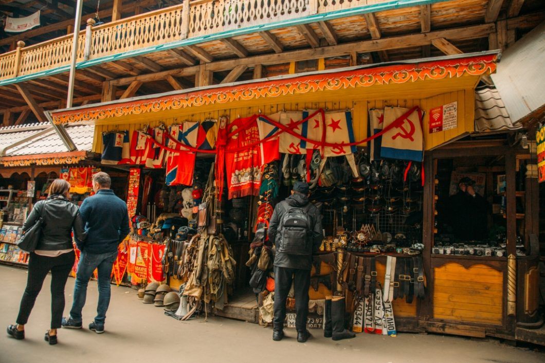 https://mdw-travel-data-us-east-1.s3.amazonaws.com/img/country/Russia/Izmailovsky-Market/img_03.jpg