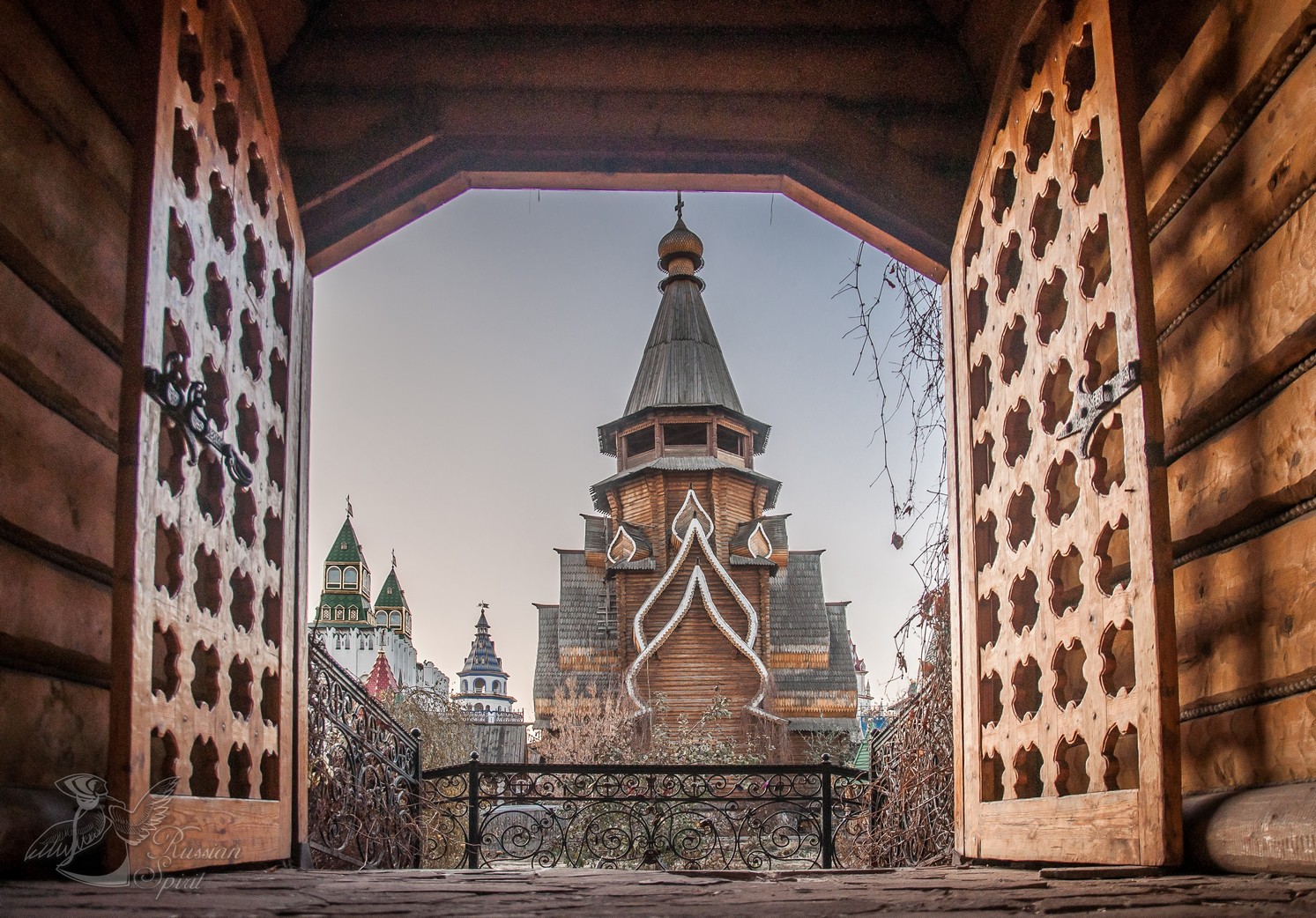 https://mdw-travel-data-us-east-1.s3.amazonaws.com/img/country/Russia/Izmaylovo-Estate-Museum-Reserve/img_01.jpg