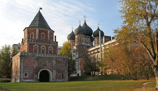 https://mdw-travel-data-us-east-1.s3.amazonaws.com/img/country/Russia/Izmaylovo-Estate-Museum-Reserve/img_03.jpg