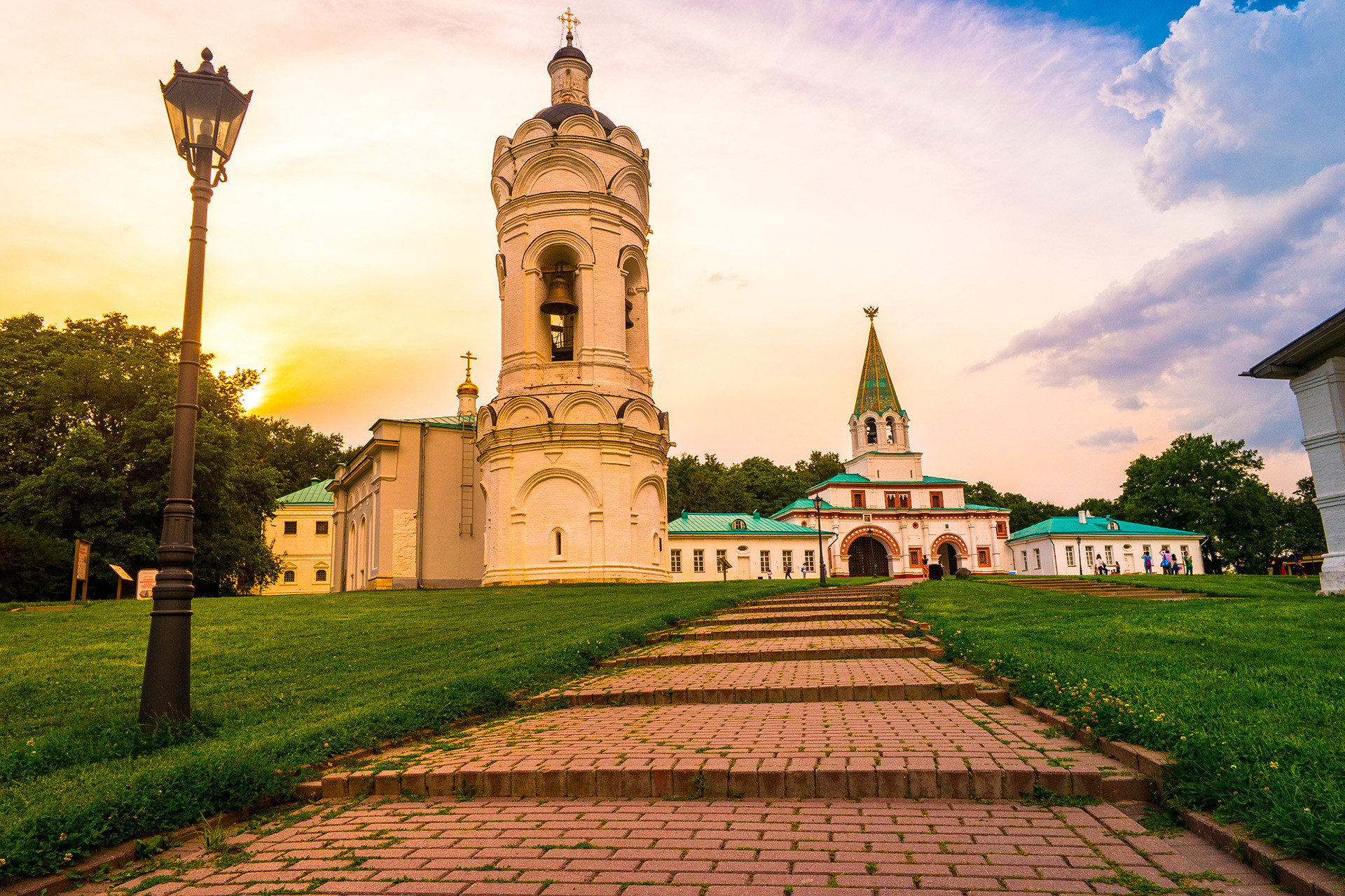 https://mdw-travel-data-us-east-1.s3.amazonaws.com/img/country/Russia/Kolomenskoye-Park/img_01.jpg