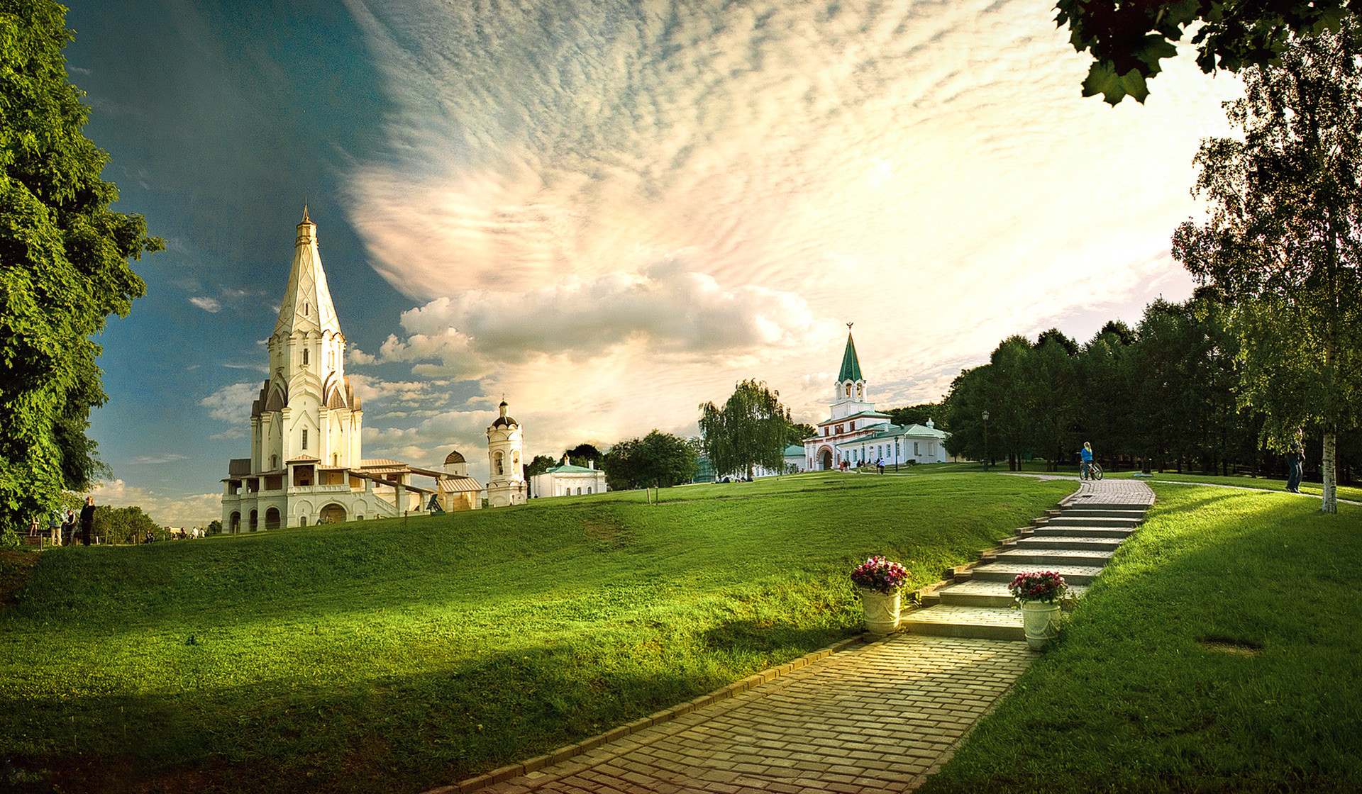 https://mdw-travel-data-us-east-1.s3.amazonaws.com/img/country/Russia/Kolomenskoye-Park/img_02.jpg