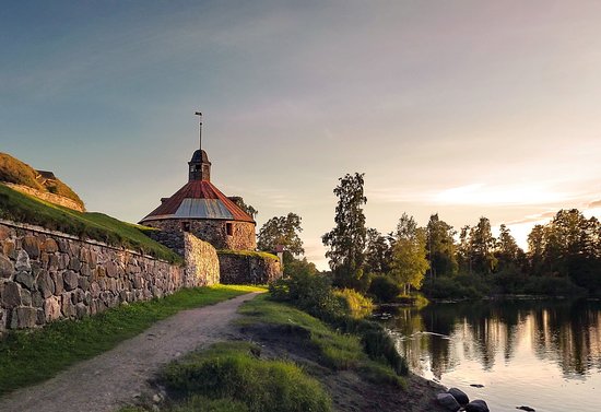 https://mdw-travel-data-us-east-1.s3.amazonaws.com/img/country/Russia/Korela-Fortress/img_01.jpg