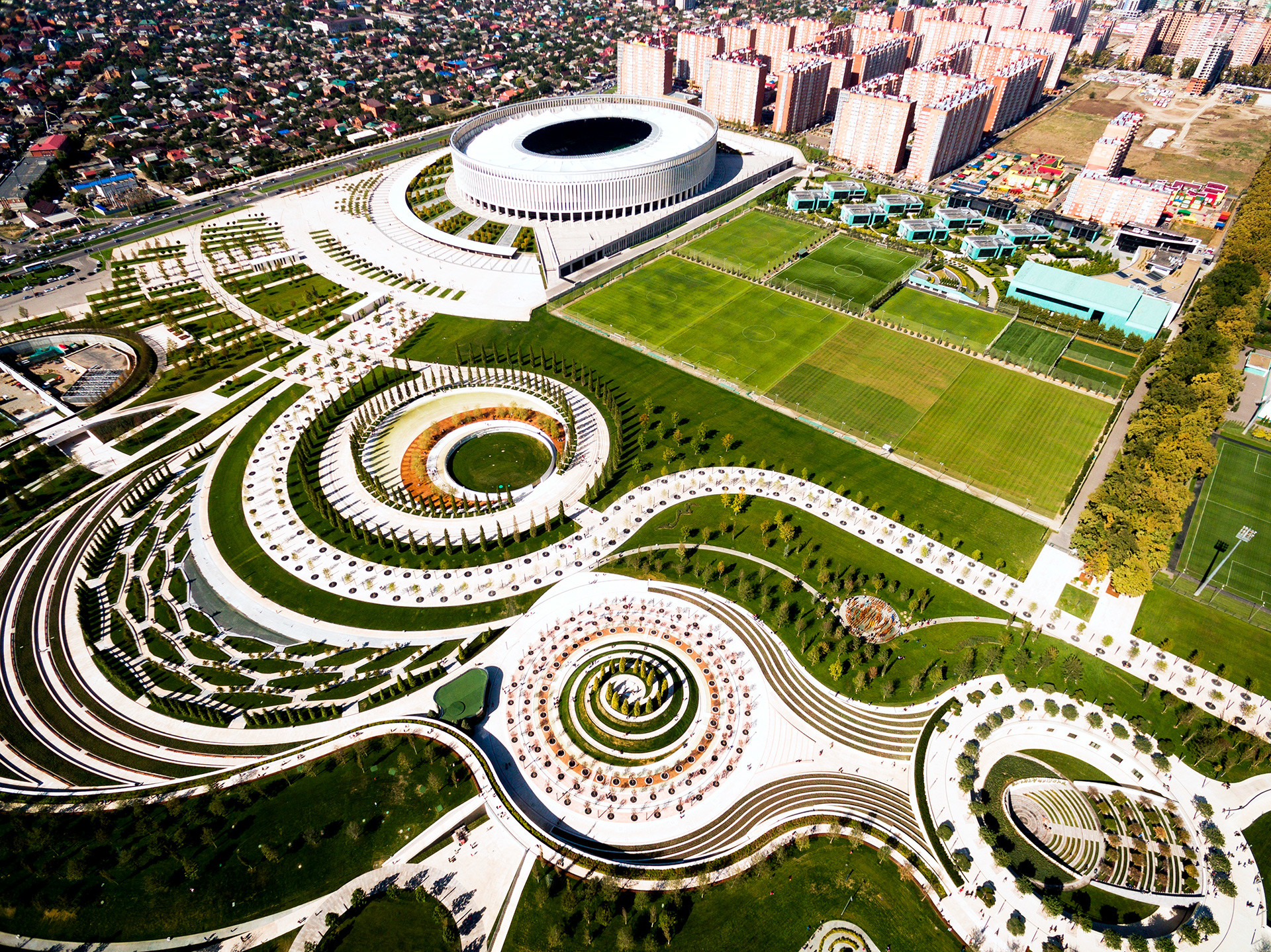https://mdw-travel-data-us-east-1.s3.amazonaws.com/img/country/Russia/Krasnodar-Park/img_00.jpg