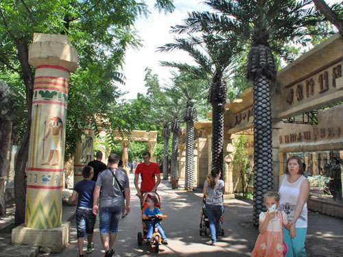 https://mdw-travel-data-us-east-1.s3.amazonaws.com/img/country/Russia/Krasnodar-Safari-Park/img_02.jpg