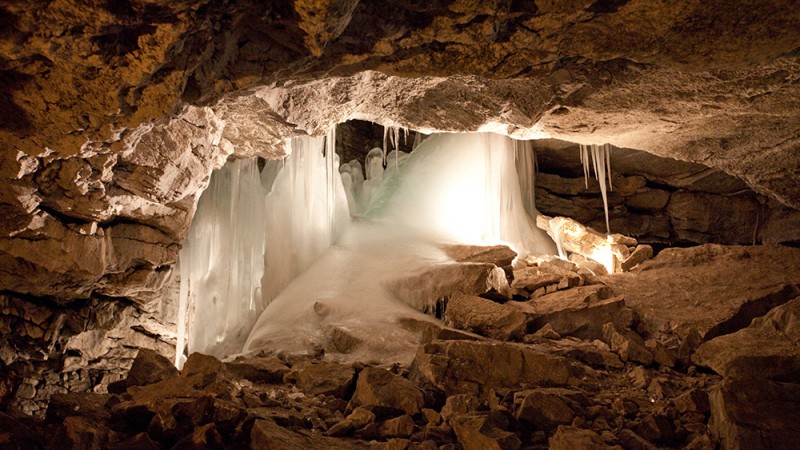 https://mdw-travel-data-us-east-1.s3.amazonaws.com/img/country/Russia/Kungur-Ice-Cave/img_00.jpg