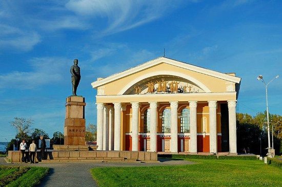 https://mdw-travel-data-us-east-1.s3.amazonaws.com/img/country/Russia/Kungur-State-Drama-Theater/img_01.jpg