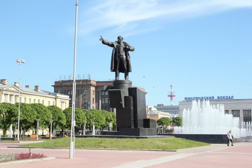 https://mdw-travel-data-us-east-1.s3.amazonaws.com/img/country/Russia/Lenin-Square/img_01.jpg