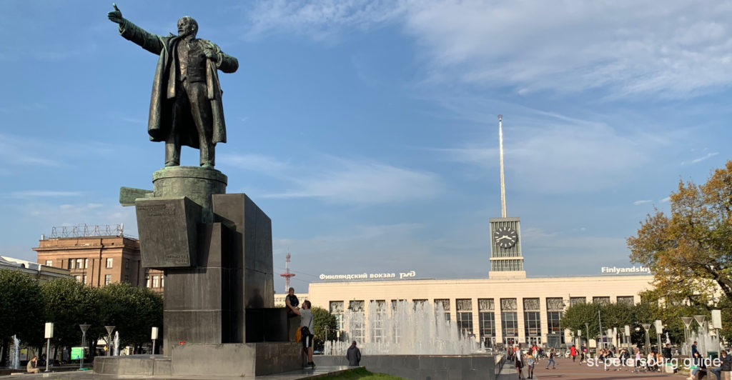 https://mdw-travel-data-us-east-1.s3.amazonaws.com/img/country/Russia/Lenin-Square/img_02.jpg