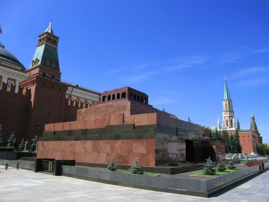 https://mdw-travel-data-us-east-1.s3.amazonaws.com/img/country/Russia/Lenin-Square/img_03.jpg