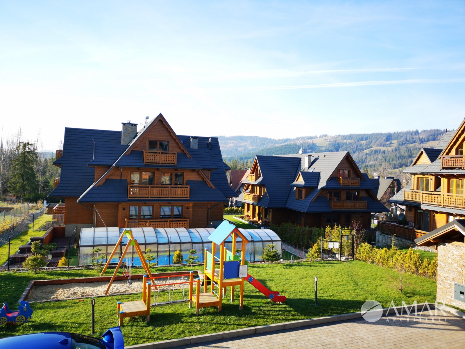 https://mdw-travel-data-us-east-1.s3.amazonaws.com/img/country/Russia/Lipki-Park/img_03.jpg
