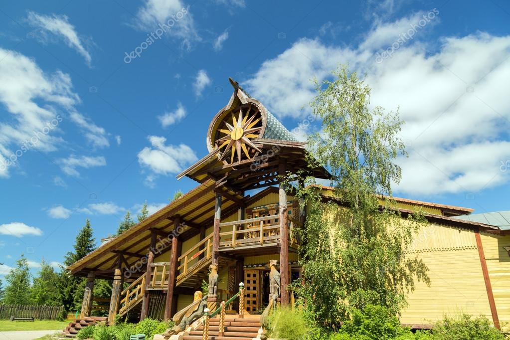 https://mdw-travel-data-us-east-1.s3.amazonaws.com/img/country/Russia/Mandrogi-Village/img_01.jpg