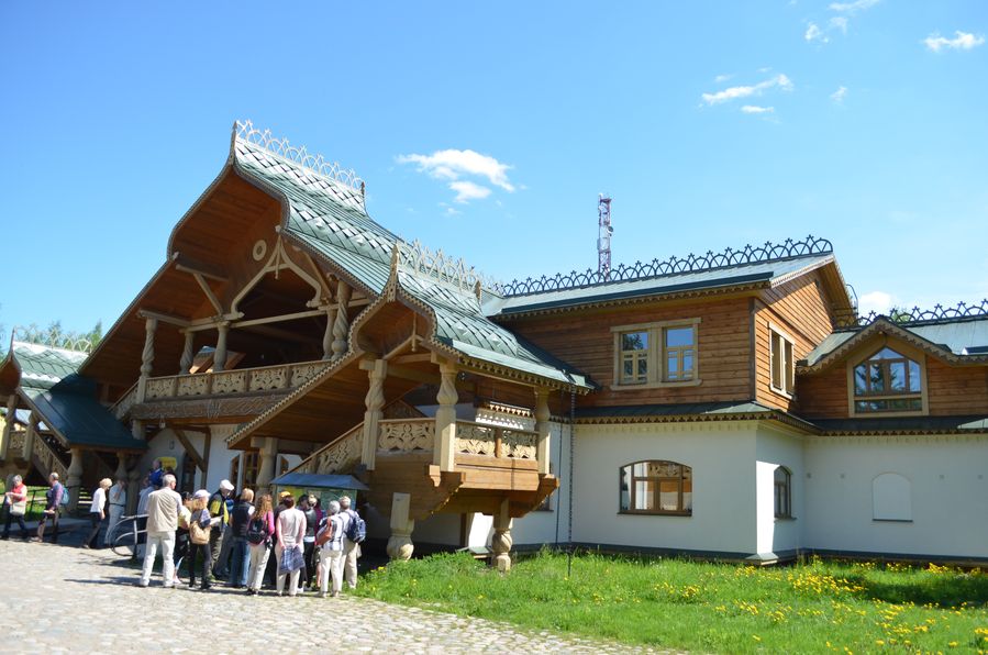 https://mdw-travel-data-us-east-1.s3.amazonaws.com/img/country/Russia/Mandrogi-Village/img_02.jpg