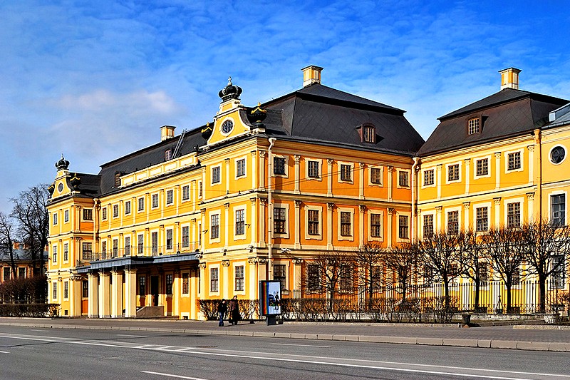 https://mdw-travel-data-us-east-1.s3.amazonaws.com/img/country/Russia/Menshikov-Palace/img_00.jpg