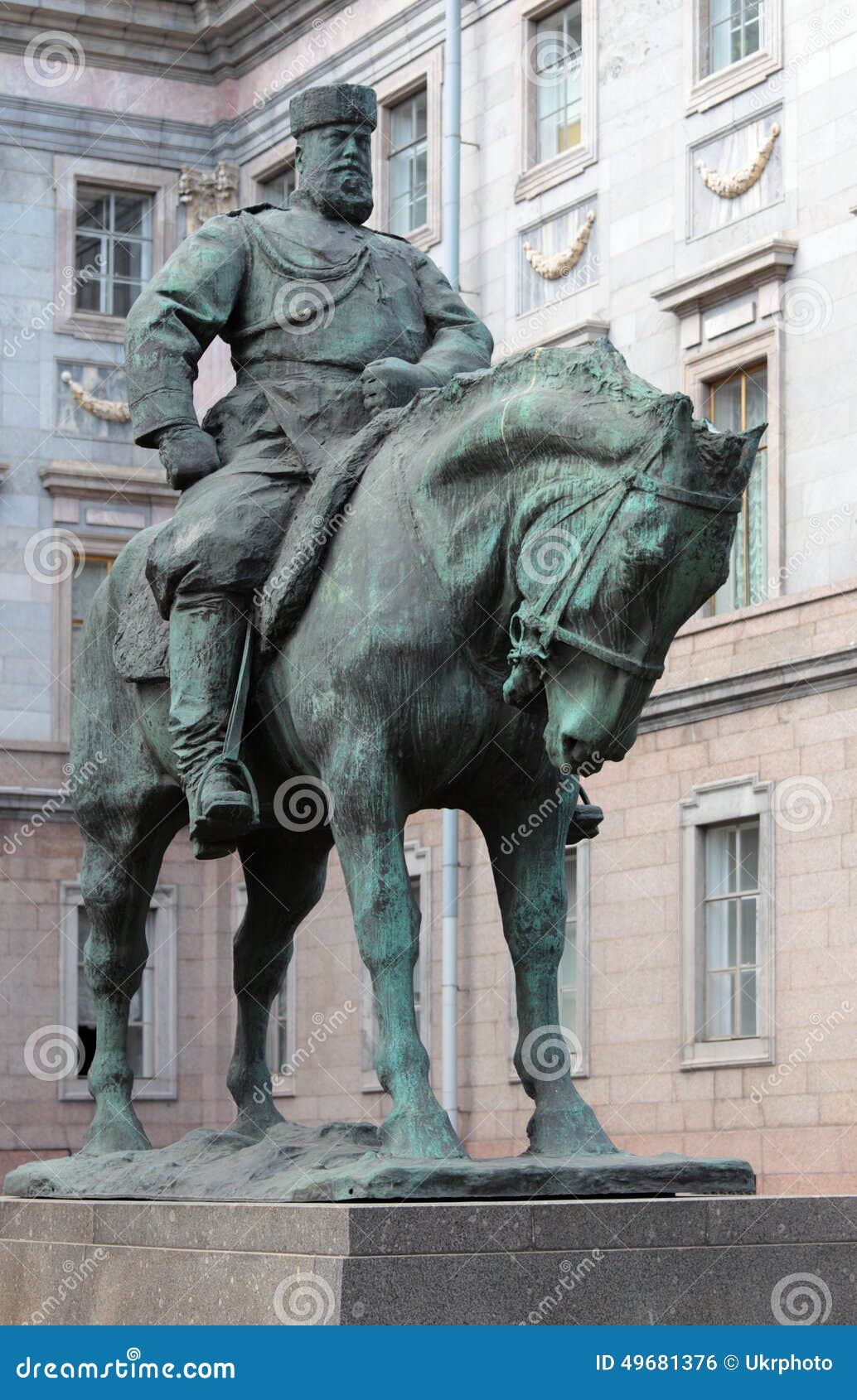 https://mdw-travel-data-us-east-1.s3.amazonaws.com/img/country/Russia/Monument-to-Alexander-III/img_02.jpg