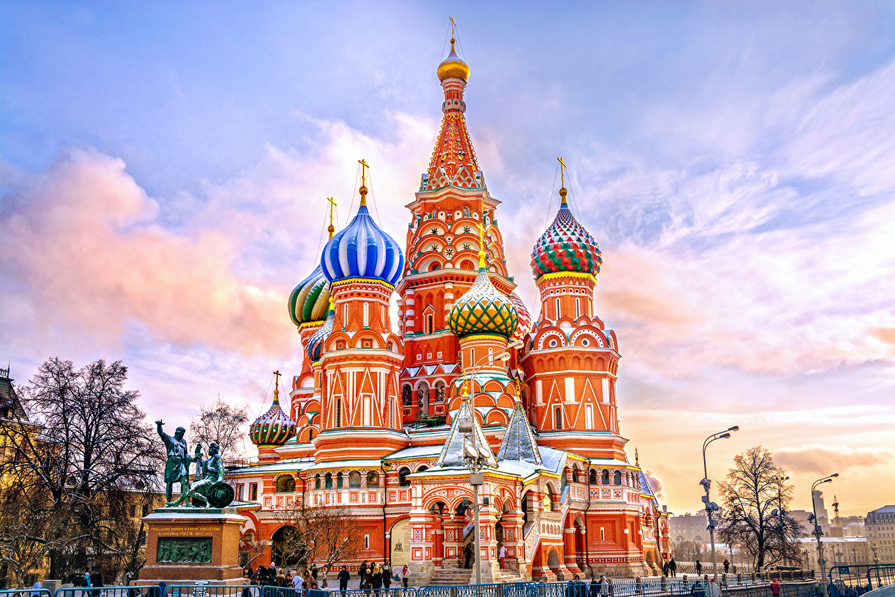 https://mdw-travel-data-us-east-1.s3.amazonaws.com/img/country/Russia/Monument-to-Basil-the-Gazmanovich/img_00.jpg
