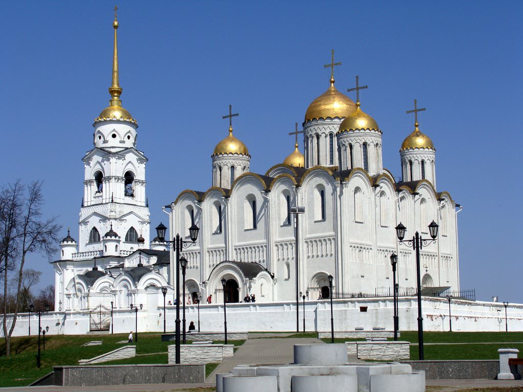 https://mdw-travel-data-us-east-1.s3.amazonaws.com/img/country/Russia/Monument-to-Vladimir-Yesenin/img_00.jpg