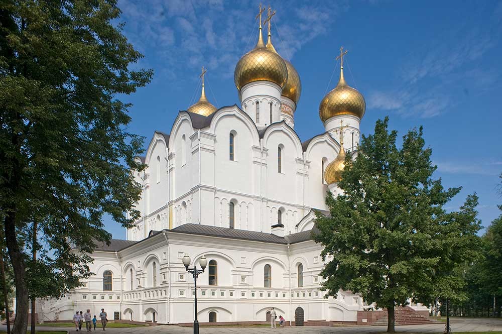 https://mdw-travel-data-us-east-1.s3.amazonaws.com/img/country/Russia/Monument-to-Yaroslavl-City-Day/img_00.jpg