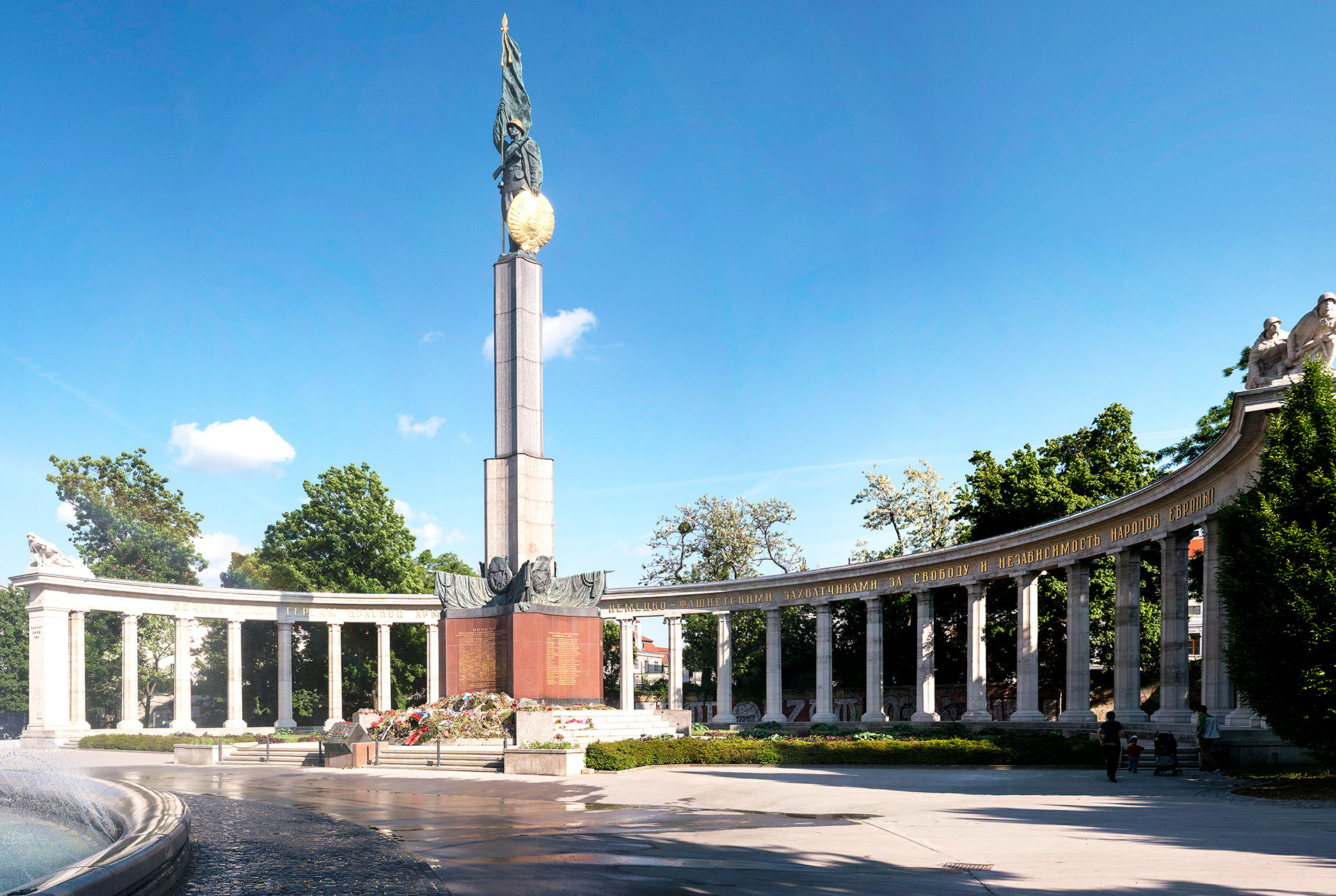https://mdw-travel-data-us-east-1.s3.amazonaws.com/img/country/Russia/Monument-to-the-Heroes-of-World-War-II/img_02.jpg