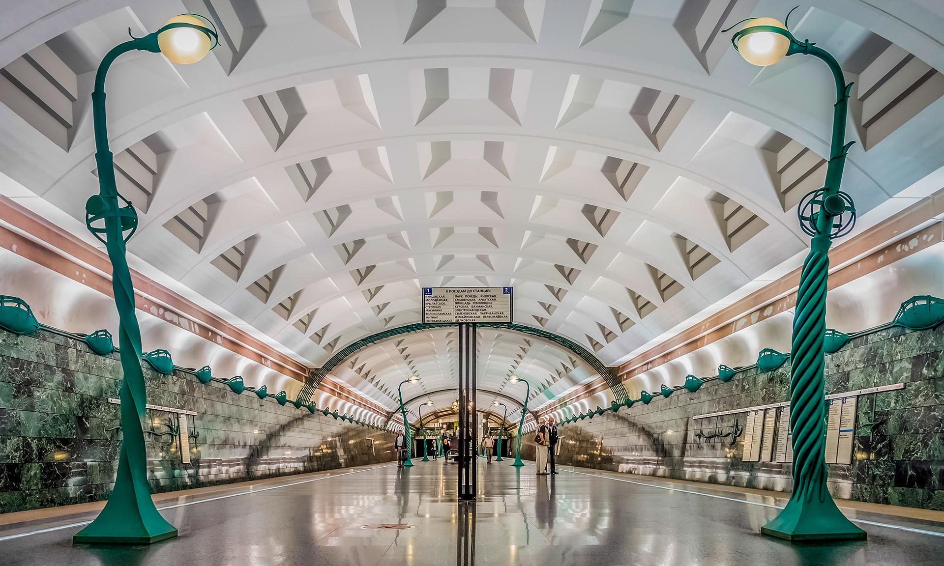 https://mdw-travel-data-us-east-1.s3.amazonaws.com/img/country/Russia/Moscow-Metro/img_03.jpg