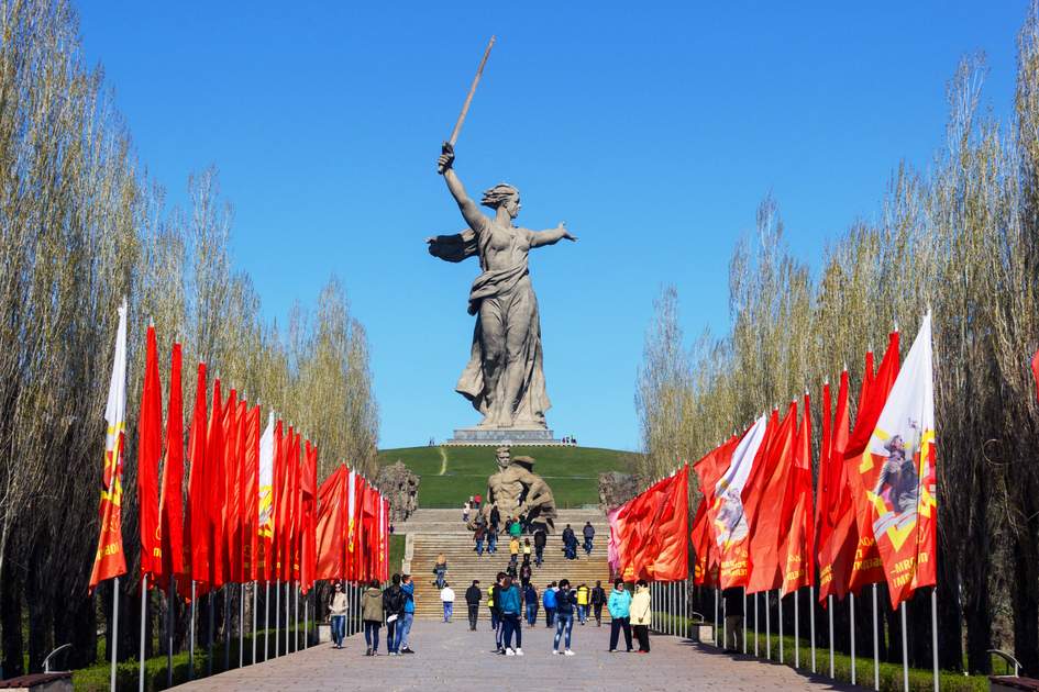 https://mdw-travel-data-us-east-1.s3.amazonaws.com/img/country/Russia/Motherland-Calls/img_01.jpg