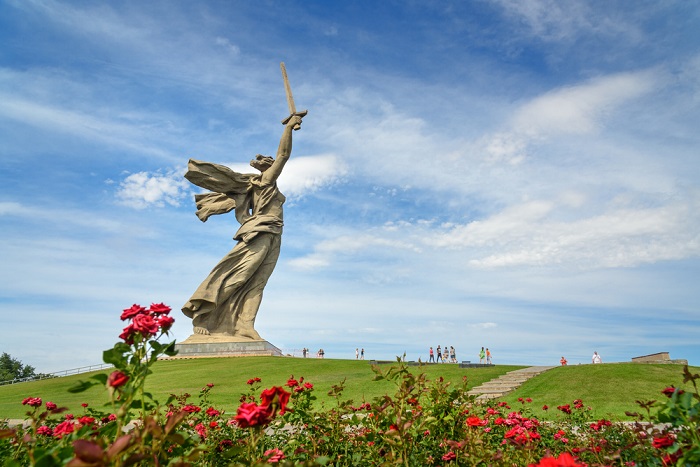 https://mdw-travel-data-us-east-1.s3.amazonaws.com/img/country/Russia/Motherland-Calls/img_02.jpg