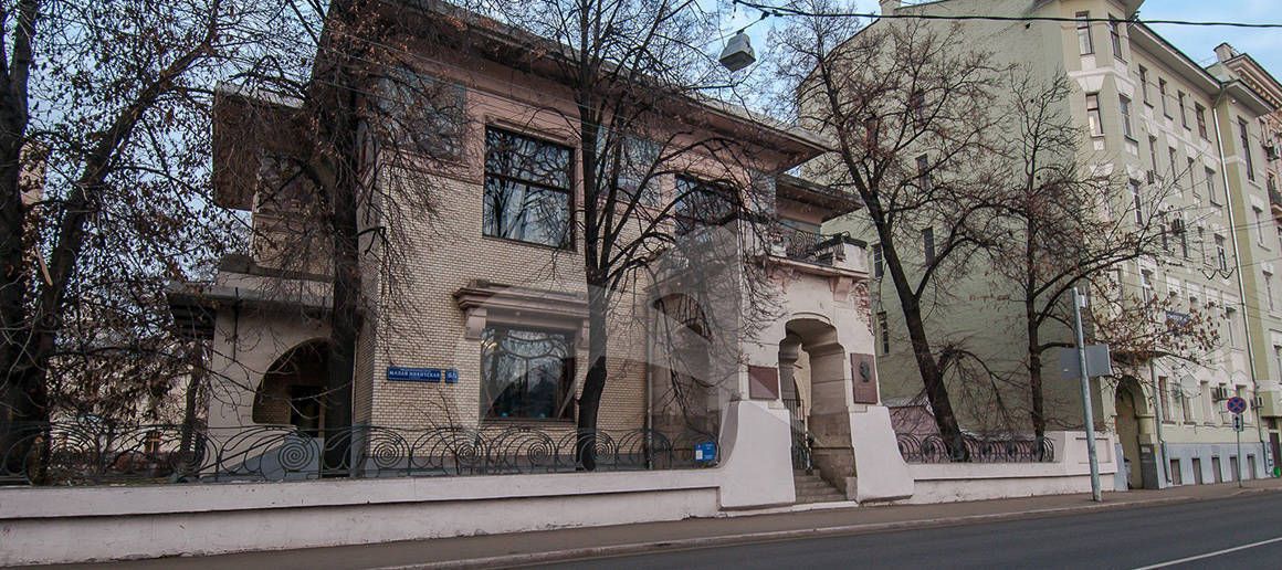 https://mdw-travel-data-us-east-1.s3.amazonaws.com/img/country/Russia/Museum-of-History-of-Gorky-Automobile-Plant/img_02.jpg