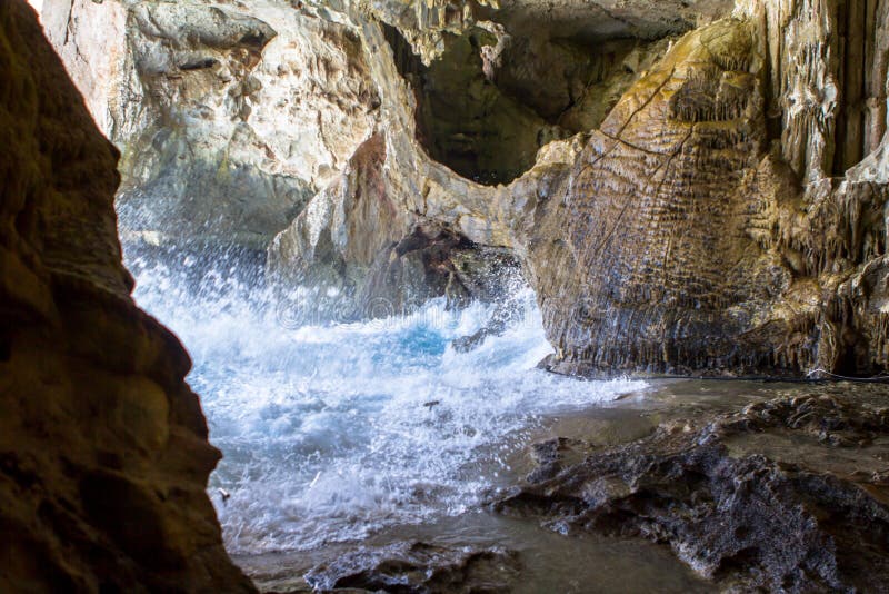 https://mdw-travel-data-us-east-1.s3.amazonaws.com/img/country/Russia/Neptune-Cave/img_01.jpg