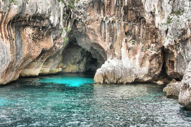 https://mdw-travel-data-us-east-1.s3.amazonaws.com/img/country/Russia/Neptune-Cave/img_02.jpg