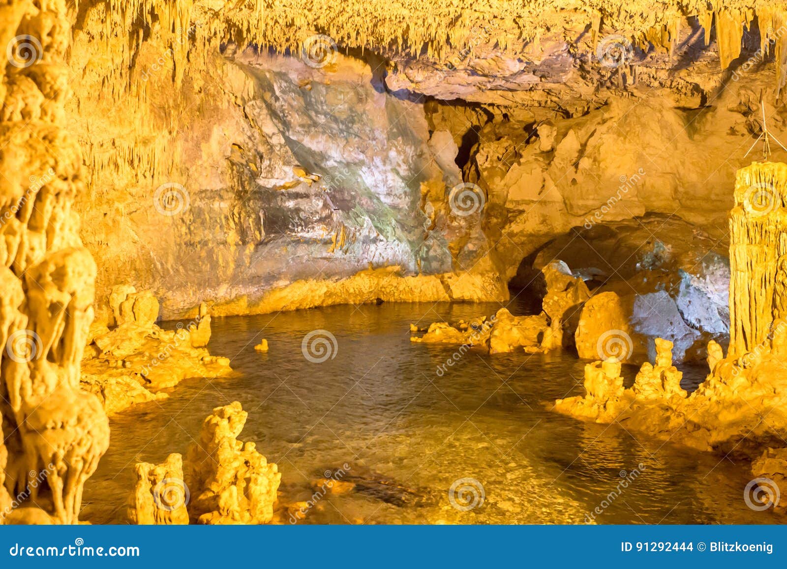 https://mdw-travel-data-us-east-1.s3.amazonaws.com/img/country/Russia/Neptune-Cave/img_03.jpg